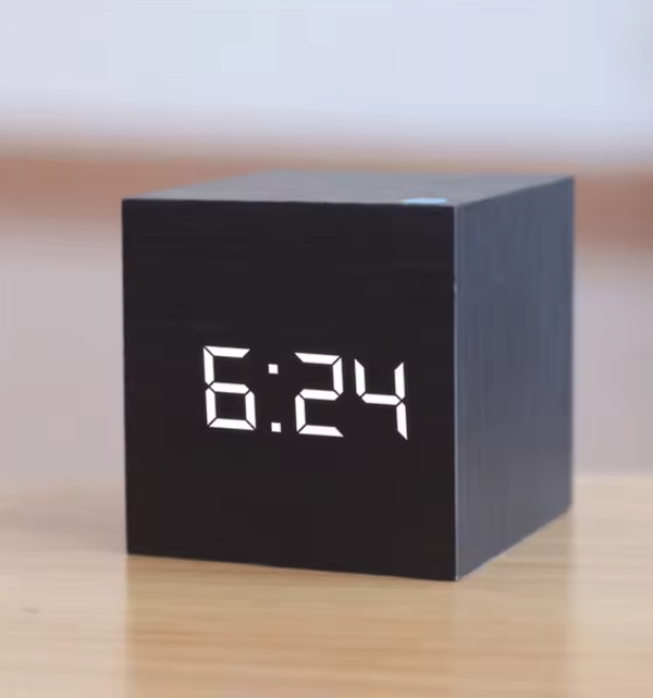 Square Wooden Retro LED Digital Alarm Clock, Voice Control, Snooze Function, Luminous Desk and Table Decoration